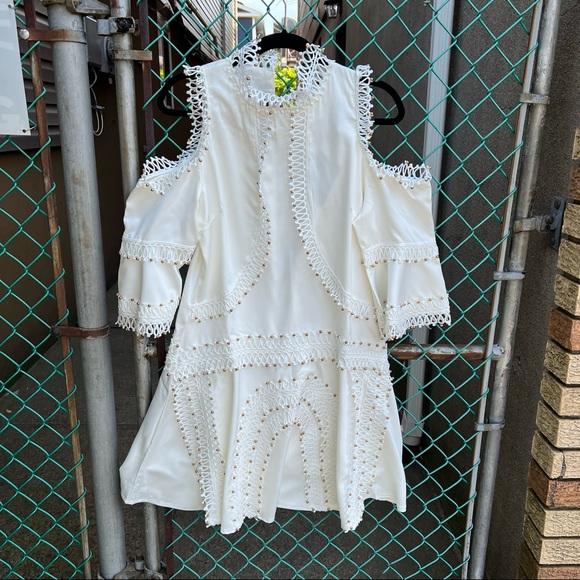 White Cold Shoulder Dress with gold pearls M - Picture 8 of 14